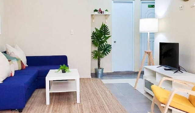 Modern & Homey Condo-Close to Centre+Fee parking