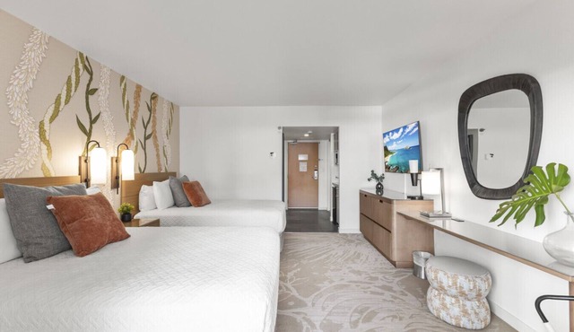 Modern Hotel Near Ala Moana, Balcony, Pool, Gym