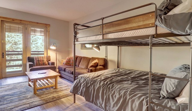 Modern Hotel Room in Center Village. TM225A