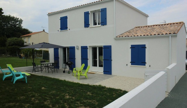 Modern house, very quiet, close to the beach