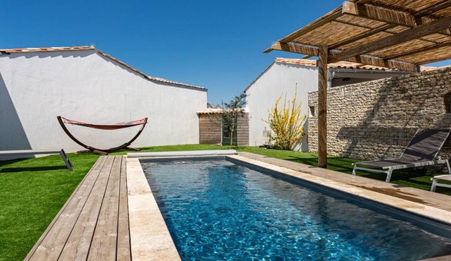 Modern house in Bois-Plage-en-Ré with garden