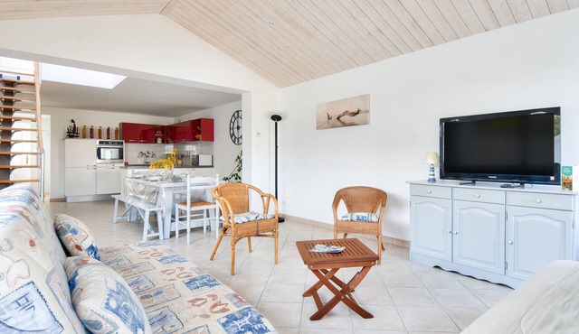 Modern house 80m from the beach - for 6