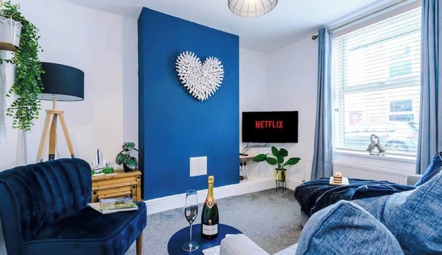 Modern house, city centre, perfect for groups!