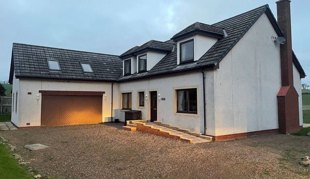 Modern House, countryside views walking distance to the pub, near to beaches.
