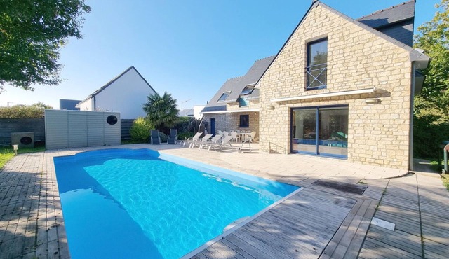 Modern House for 11, Heated Pool, Pets Allowed, Le Tour du Parc
