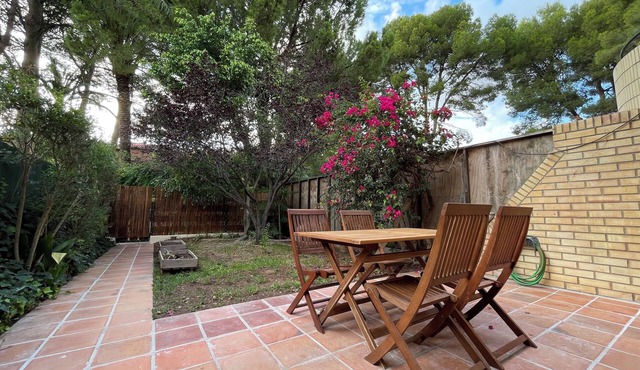 MODERN HOUSE, GARDEN AND POOL, IDEAL FOR FAMILIES