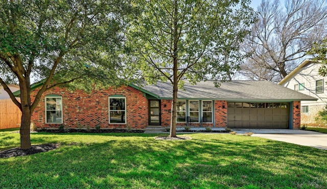 Modern House Getaway Close to Q2 Stadium and the Domain