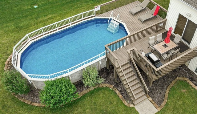 Modern House ❤ Heated Pool ❤ Safe & Family Friendly Place ❤ Sauna ❤ 3 Car Garage