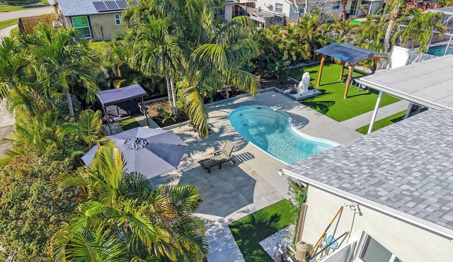 Modern house in beautiful West Boca Raton, mini-gym, pool, outdoor kitchen