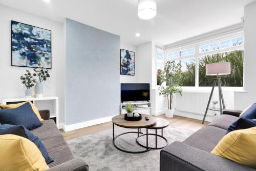 Modern House in Leicester - 5 Beds, Driveway Parking, Superfast WiFi