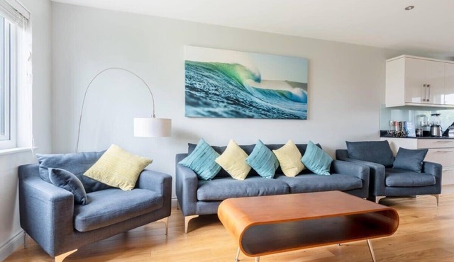 Modern House in St Agnes, Parking & Garden