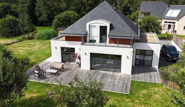 Modern house in the countryside, 20 min from the beaches.