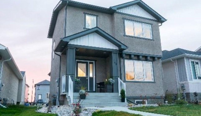 Modern house in trendy location in South Winnipeg-Bridgwater Area