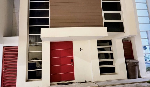 Modern house just 1 block from the beach