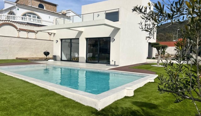 Modern house Mas Bosca, with swimming pool and garden AV 67