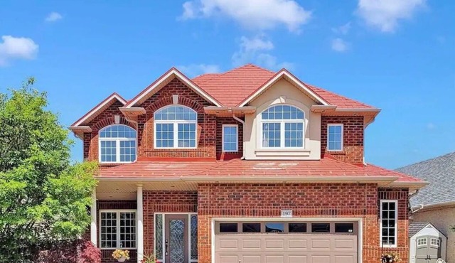 Modern house near Albion falls.