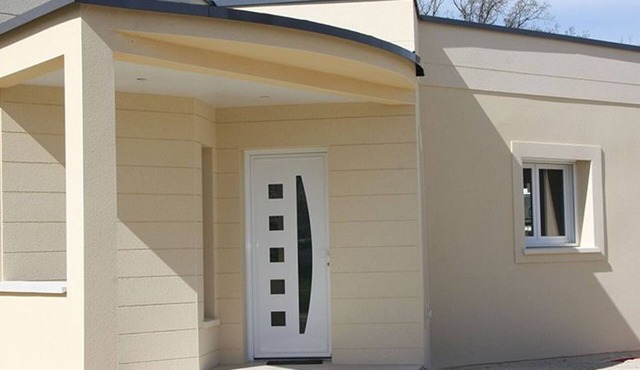 Modern house near Chartres with private parking