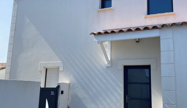 Modern house near the sea, 4 bedrooms