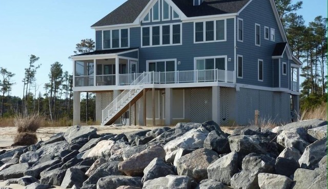 Modern House on a Private Beach - Relax in Paradise with OBX like environment.