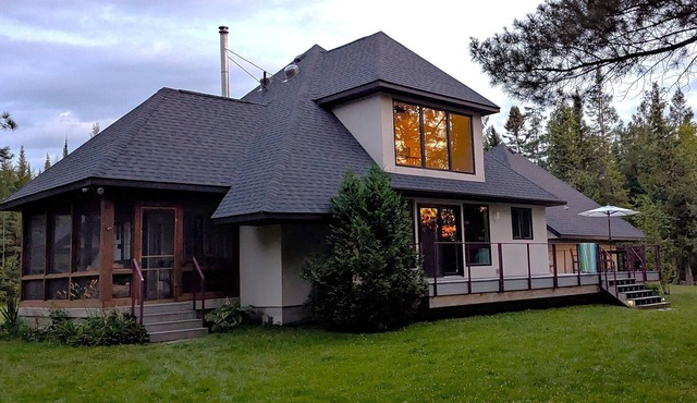 Modern house on the AuSable w/canoe & swimming access