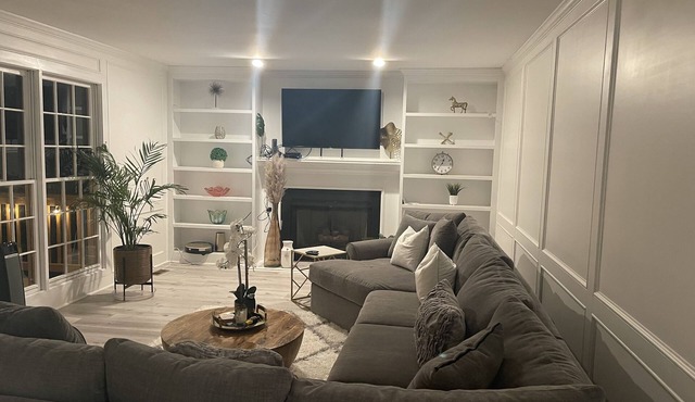 Modern house w/Game Room — 10 minutes from major attractions