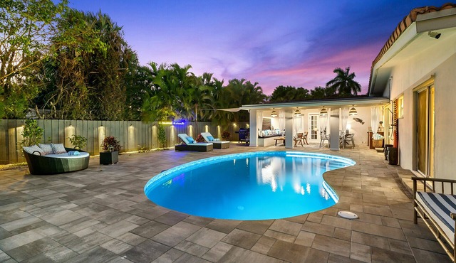 Modern House w/htd pool. Near the beach! BOTE.life