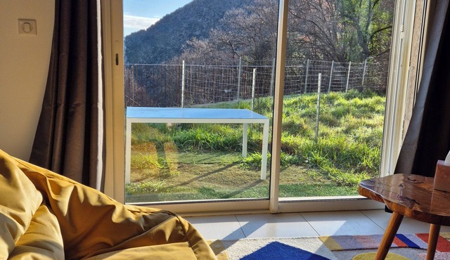 Modern house with all summer/winter comforts. 10min walk from the magnificent Genoese bridge!