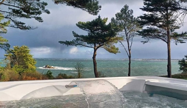 Modern house with garden, Sea view, SPA, Direct access GR34, Beach at 100 m