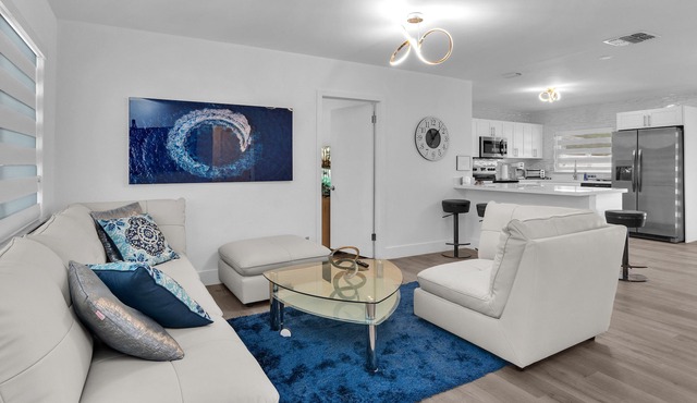 Modern House with Pool*15min from the Beach*airport
