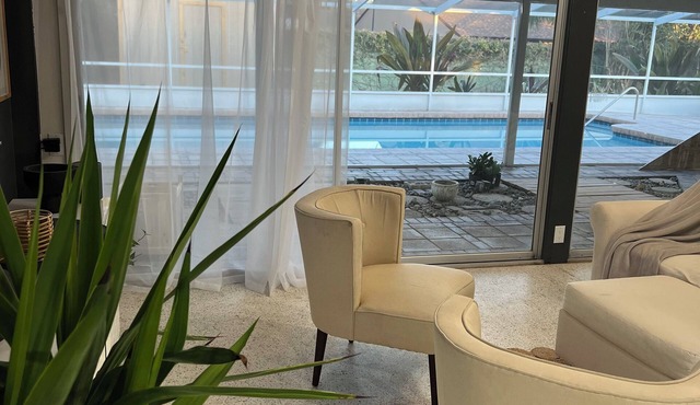 Modern house with pool near Downtown