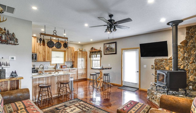 Modern Hunting Lodge on Kirksville's Outskirts