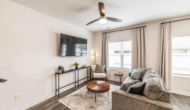 Modern Huntsville Townhome Patio Sleeps 8