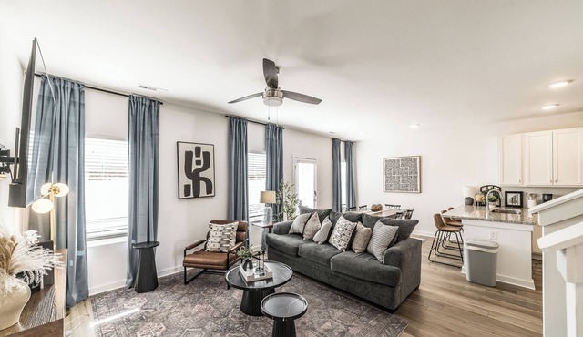 Modern Huntsville Townhome Minutes to MidCity