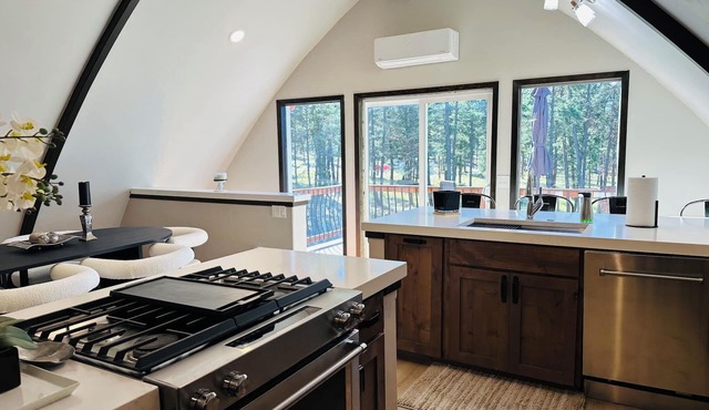 Modern Hut on 70 Acres —Abayance Bay Marina