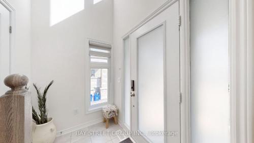 Modern in Richmond Hill