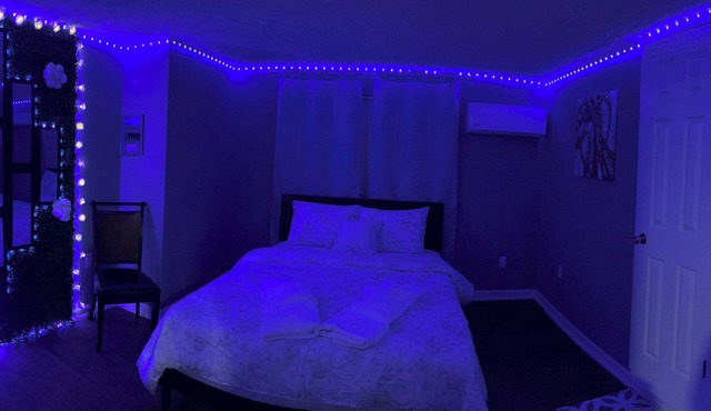 Modern independent studio with parking included