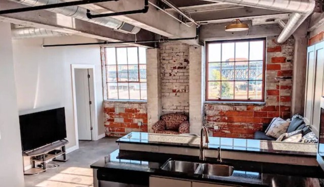 Modern-Industrial 1 BR, Downtown Davenport (#2)