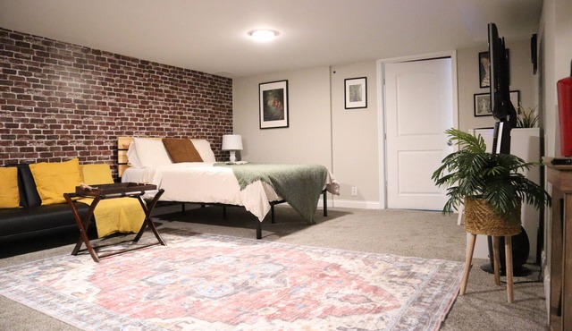 Modern Industrial 1BR W/Gym, Ping-Pong, and More!