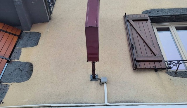 Modern industrial loft ideal for families, 5 minutes from Vulcania park.