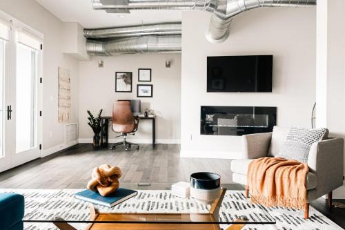 Modern Industrial Loft - Center of RiNo Art District