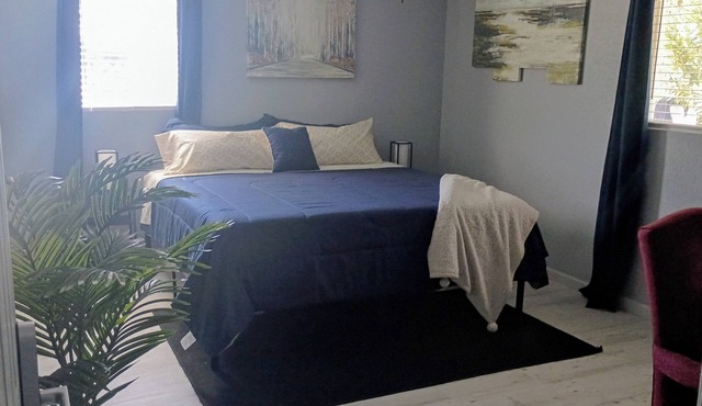 Modern Industrial Oasis - Private Room w/King Bed, WiFi, FREE Parking & More!