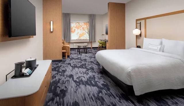 Modern & Inviting 4 Executive King Suite w/Free Breakfast Near Shopping Center