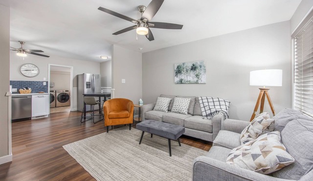 Modern & Inviting Remodeled 3BR in Independence, KS!