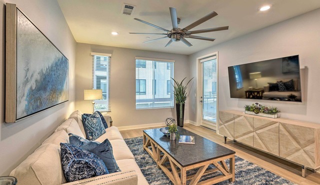 Modern Irvine Condo w/Pool - 7 Mi to Beach!