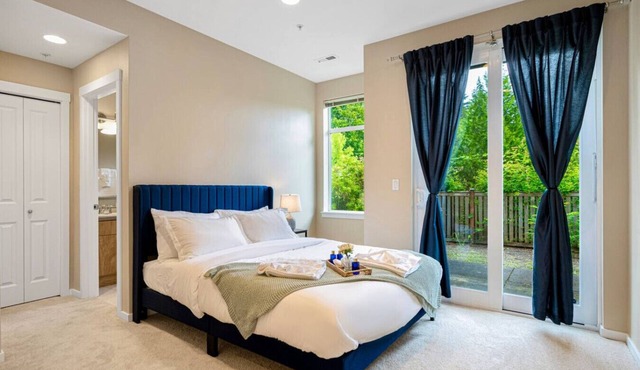 Modern Issaquah 3BR Townhome Near Trails