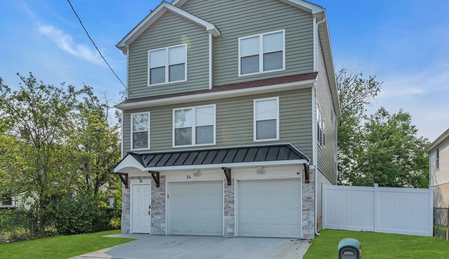 Modern Keansburg Beach House: 2 mins walk to beach!