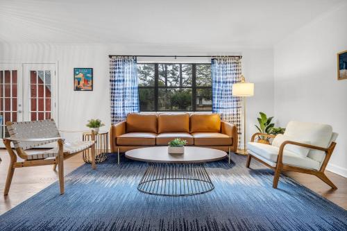 Modern King Bed 5 mins to Downtown