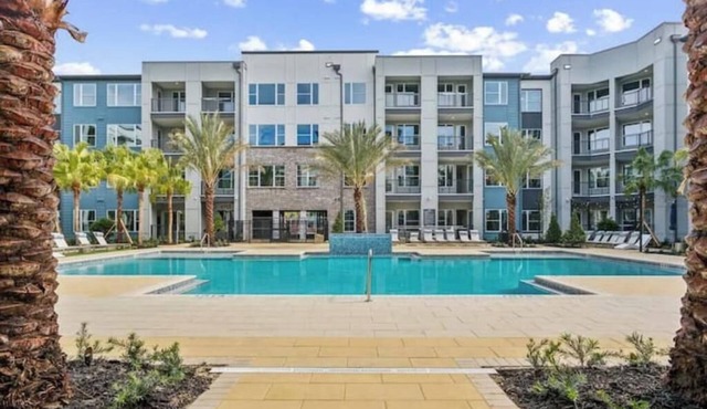 Modern King Bed Deerwood Pool Gym Downtown Jax I95