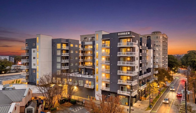 Modern King Studio Downtown ATL Apartment