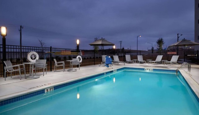 Modern King Studio Near Fort Worth Stockyards and Local Attractions
